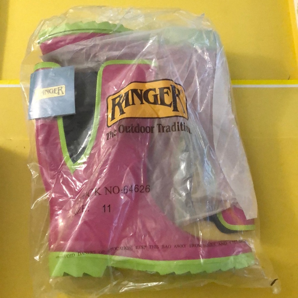 Rain boots New with Tags - Picture 2 of 4
